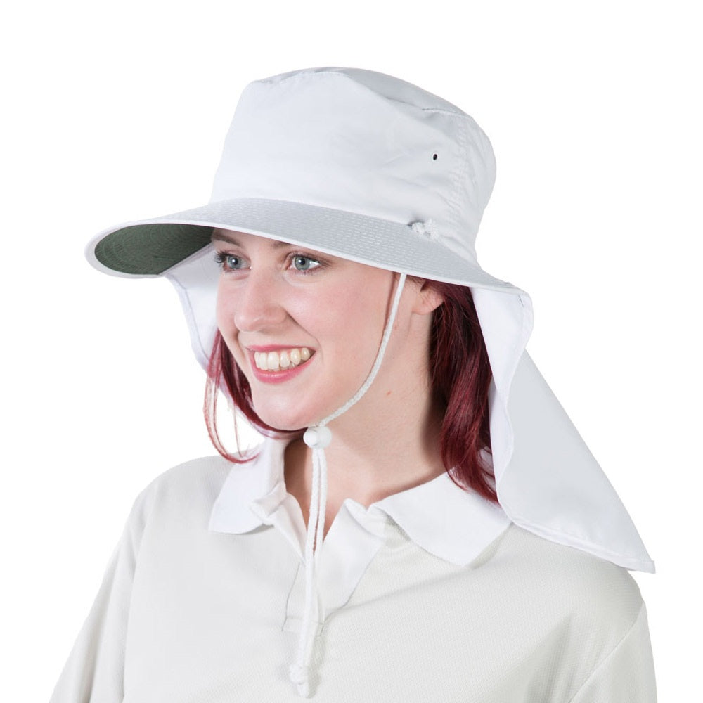 Uveto Tammin Hat with Front Broad Brim and Close-Fitting Neck Flap (White)